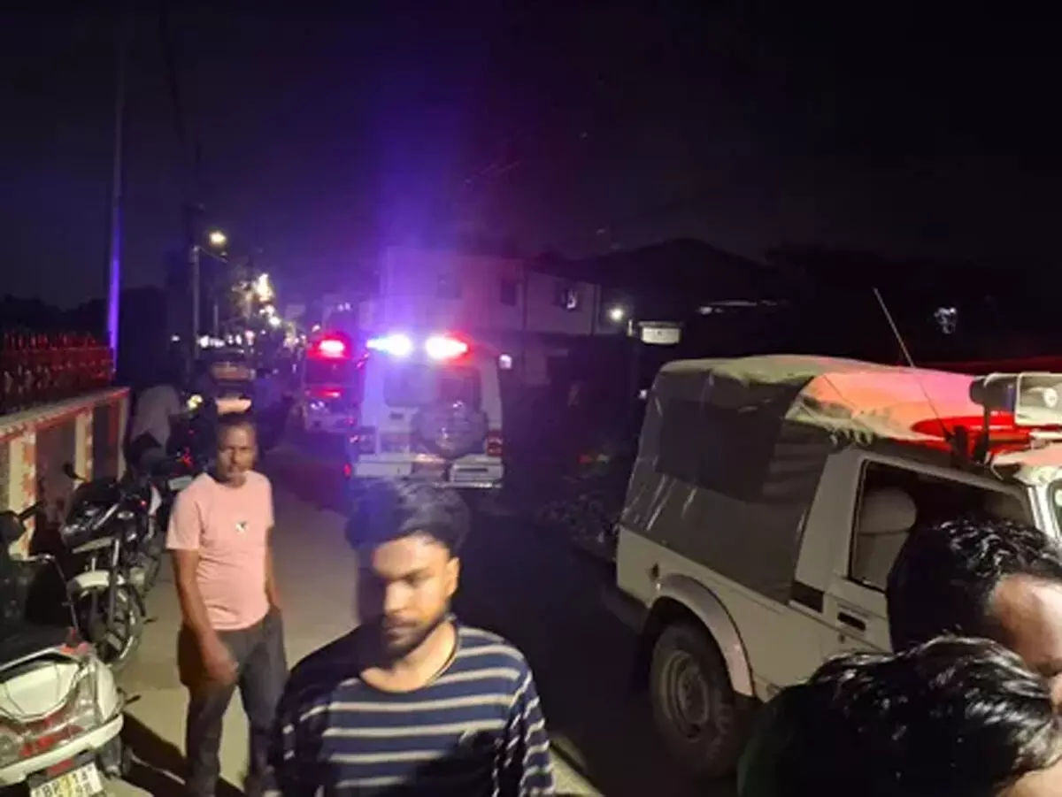 बिहार: मुजफ्फरपुर में घर में घुसकर रिटायर्ड बैंककर्मी दंपति की हत्या, जांच में जुटी पुलिस बिहार: मुजफ्फरपुर में घर में घुसकर रिटायर्ड बैंककर्मी दंपति की हत्या, जांच में जुटी पुलिस