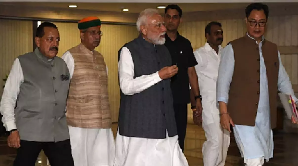 पेपर लीक पर राजनीति नहीं, छात्रों का भविष्य सर्वोपरि; एनडीए बैठक में पीएम मोदी का विपक्ष पर निशाना पेपर लीक पर राजनीति नहीं, छात्रों का भविष्य सर्वोपरि; एनडीए बैठक में पीएम मोदी का विपक्ष पर निशाना