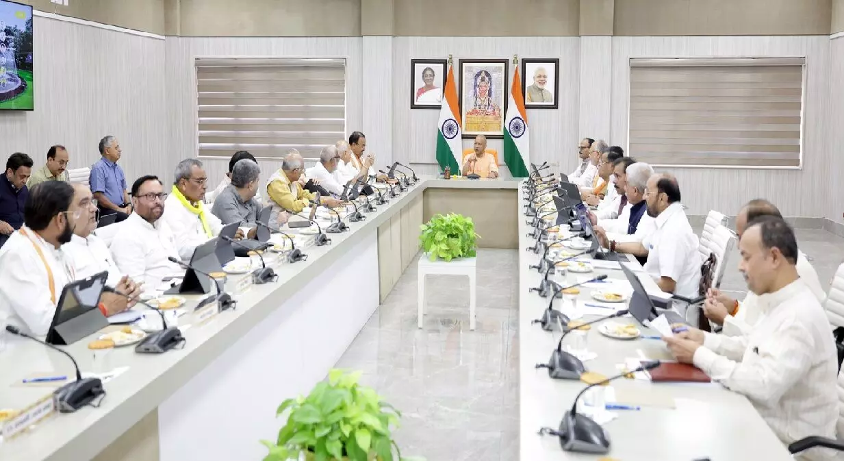योगी कैबिनेट की 18 बड़े प्रस्तावों पर मुहर, छात्राओं को मिलेगी स्कूटी, नए एक्सप्रेसवे और इलेक्ट्रिक बसों को भी मंजूरी योगी कैबिनेट की 18 बड़े प्रस्तावों पर मुहर, छात्राओं को मिलेगी स्कूटी, नए एक्सप्रेसवे और इलेक्ट्रिक बसों को भी मंजूरी
