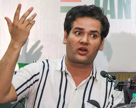 कॉकरोच जनता पार्टी का बड़ा एक्शन: वीडियो वायरल होने के बाद विजेता दहिया प्रवक्ता पद से बर्खास्त; CJP ने बताया असंवेदनशील व्यवहार कॉकरोच जनता पार्टी का बड़ा एक्शन: वीडियो वायरल होने के बाद विजेता दहिया प्रवक्ता पद से बर्खास्त; CJP ने बताया असंवेदनशील व्यवहार