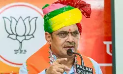 राजस्थान के मुख्यमंत्री ने परियोजनाओं में देरी के खिलाफ अधिकारियों को चेतावनी दी
