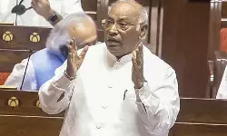 संसद में नीट पर हो विस्तृत चर्चा, सभी फ्लोर लीडर्स को सुनने के बाद गृह मंत्री अमित शाह दें जवाब: मल्लिकार्जुन खड़गे संसद में नीट पर हो विस्तृत चर्चा, सभी फ्लोर लीडर्स को सुनने के बाद गृह मंत्री अमित शाह दें जवाब: मल्लिकार्जुन खड़गे
