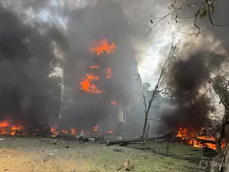 रूसी हमलों से यूक्रेन के कई शहरों में तबाही, रिहायशी इमारतों और पार्क को बनाया निशाना: जेलेंस्की रूसी हमलों से यूक्रेन के कई शहरों में तबाही, रिहायशी इमारतों और पार्क को बनाया निशाना: जेलेंस्की