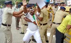 दिल्ली छात्र प्रदर्शन के दौरान केरल के मंत्री पी.सी. विष्णुनाथ हिरासत में, कांग्रेस ने पुलिस कार्रवाई की निंदा की दिल्ली छात्र प्रदर्शन के दौरान केरल के मंत्री पी.सी. विष्णुनाथ हिरासत में, कांग्रेस ने पुलिस कार्रवाई की निंदा की