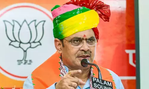 राजस्थान के मुख्यमंत्री ने परियोजनाओं में देरी के खिलाफ अधिकारियों को चेतावनी दी