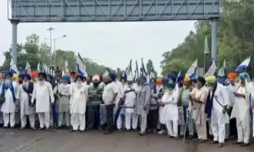 भारत-अमेरिका व्यापार समझौते के विरोध में किसानों का दिल्ली कूच, शंभू बॉर्डर सील; सुरक्षा व्यवस्था कड़ी भारत-अमेरिका व्यापार समझौते के विरोध में किसानों का दिल्ली कूच, शंभू बॉर्डर सील; सुरक्षा व्यवस्था कड़ी