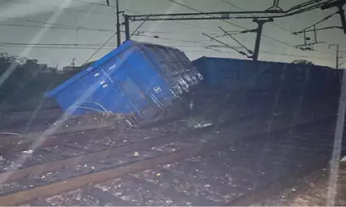गाजियाबाद में मालगाड़ी के 6 डिब्बे पटरी से उतरे, दिल्ली रेलखंड पर बड़ा असर; 100 से अधिक ट्रेनें प्रभावित गाजियाबाद में मालगाड़ी के 6 डिब्बे पटरी से उतरे, दिल्ली रेलखंड पर बड़ा असर; 100 से अधिक ट्रेनें प्रभावित
