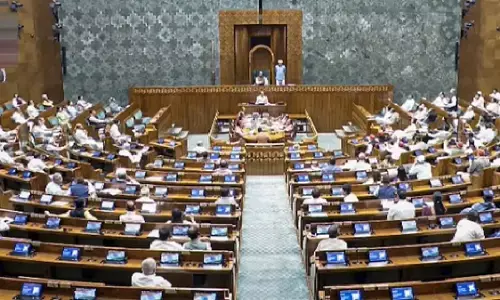 संसद मानसून सत्र के दूसरे दिन भी हंगामा, लोकसभा और राज्यसभा की कार्यवाही दोपहर 12 बजे तक स्थगित संसद मानसून सत्र के दूसरे दिन भी हंगामा, लोकसभा और राज्यसभा की कार्यवाही दोपहर 12 बजे तक स्थगित