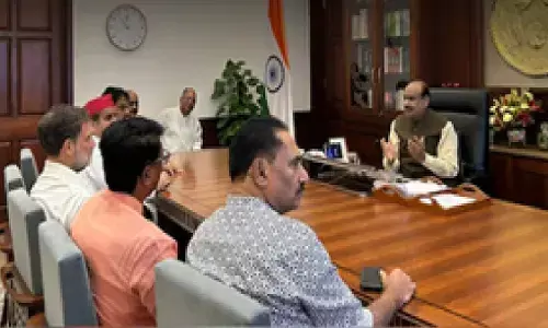 राहुल गांधी के नेतृत्व में विपक्षी सांसदों ने स्पीकर ओम बिरला से की मुलाकात, नीट और छात्रों के मुद्दे पर चर्चा की मांग राहुल गांधी के नेतृत्व में विपक्षी सांसदों ने स्पीकर ओम बिरला से की मुलाकात, नीट और छात्रों के मुद्दे पर चर्चा की मांग