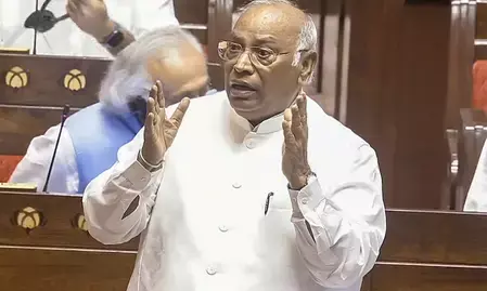 संसद में नीट पर हो विस्तृत चर्चा, सभी फ्लोर लीडर्स को सुनने के बाद गृह मंत्री अमित शाह दें जवाब: मल्लिकार्जुन खड़गे संसद में नीट पर हो विस्तृत चर्चा, सभी फ्लोर लीडर्स को सुनने के बाद गृह मंत्री अमित शाह दें जवाब: मल्लिकार्जुन खड़गे