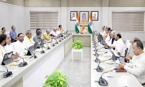 योगी कैबिनेट की 18 बड़े प्रस्तावों पर मुहर, छात्राओं को मिलेगी स्कूटी, नए एक्सप्रेसवे और इलेक्ट्रिक बसों को भी मंजूरी योगी कैबिनेट की 18 बड़े प्रस्तावों पर मुहर, छात्राओं को मिलेगी स्कूटी, नए एक्सप्रेसवे और इलेक्ट्रिक बसों को भी मंजूरी