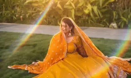 फैशन डिजाइनर रश्मि आर्या ने शिव शंभु शंकरा से किया सिंगिंग डेब्यू फैशन डिजाइनर रश्मि आर्या ने शिव शंभु शंकरा से किया सिंगिंग डेब्यू