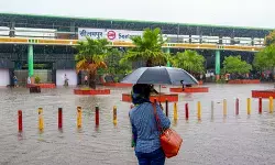दिल्ली-एनसीआर में मौसम हुआ सुहाना, हल्की बारिश और तेज हवाओं के चलते गर्मी से राहत