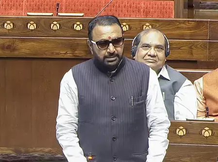 आयुष दवाओं की गुणवत्ता पर सरकार सख्त, भ्रामक विज्ञापनों पर नजर रखने के लिए आयुष सुरक्षा पोर्टल शुरू आयुष दवाओं की गुणवत्ता पर सरकार सख्त, भ्रामक विज्ञापनों पर नजर रखने के लिए आयुष सुरक्षा पोर्टल शुरू