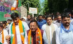 लखनऊ में सियासी बवाल: कांग्रेस दफ्तर घेरने निकले BJP कार्यकर्ताओं को पुलिस ने बैरिकेड्स लगाकर रोका; तीखी झड़प लखनऊ में सियासी बवाल: कांग्रेस दफ्तर घेरने निकले BJP कार्यकर्ताओं को पुलिस ने बैरिकेड्स लगाकर रोका; तीखी झड़प