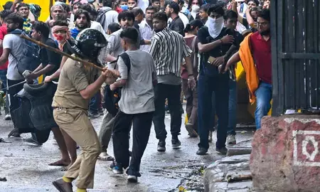 सीजेपी प्रदर्शन हिंसा मामले में दिल्ली पुलिस की कार्रवाई तेज, अब तक 10 एफआईआर दर्ज सीजेपी प्रदर्शन हिंसा मामले में दिल्ली पुलिस की कार्रवाई तेज, अब तक 10 एफआईआर दर्ज