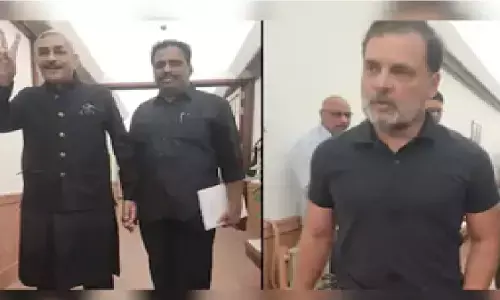 संसद में नीट और पेपर लीक पर घमासान, काले कपड़ों में पहुंचे कांग्रेस के सांसद; तीसरे दिन भी हंगामे के आसार संसद में नीट और पेपर लीक पर घमासान, काले कपड़ों में पहुंचे कांग्रेस के सांसद; तीसरे दिन भी हंगामे के आसार