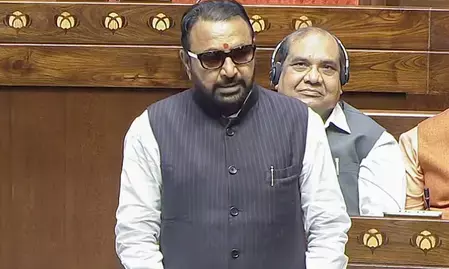 आयुष दवाओं की गुणवत्ता पर सरकार सख्त, भ्रामक विज्ञापनों पर नजर रखने के लिए आयुष सुरक्षा पोर्टल शुरू आयुष दवाओं की गुणवत्ता पर सरकार सख्त, भ्रामक विज्ञापनों पर नजर रखने के लिए आयुष सुरक्षा पोर्टल शुरू