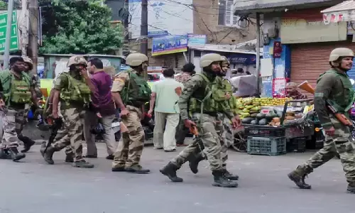 जम्मू-कश्मीर के अनंतनाग में आतंकी हमला, पुलिसकर्मी शहीद; हमलावरों की तलाश में बड़े स्तर पर सर्च ऑपरेशन
