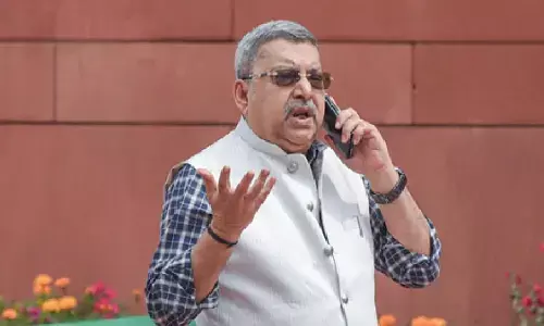 लोकसभा से निलंबित हुए TMC सांसद कल्याण बनर्जी, महिला सांसदों पर कथित अभद्र टिप्पणी के बाद बड़ी कार्रवाई लोकसभा से निलंबित हुए TMC सांसद कल्याण बनर्जी, महिला सांसदों पर कथित अभद्र टिप्पणी के बाद बड़ी कार्रवाई