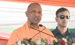 गोरखपुर में गरजे CM योगी: बोले— जो पहले आस्था पर प्रहार करते थे, आज वही आस्थावान बनने का ठेका ले रहे हैं