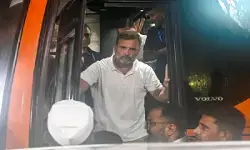राहुल गांधी ने गांधी स्मृति तक मार्च किया, नीट छात्रों के लिए न्याय की मांग की राहुल गांधी ने गांधी स्मृति तक मार्च किया, नीट छात्रों के लिए न्याय की मांग की