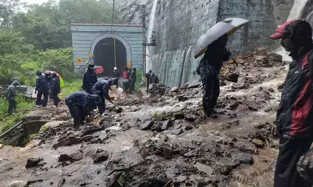 सिक्किम टनल हादसा: मृतकों की संख्या 22 पहुंची, मलबे में फंसे अन्य कर्मचारियों की तलाश जारी सिक्किम टनल हादसा: मृतकों की संख्या 22 पहुंची, मलबे में फंसे अन्य कर्मचारियों की तलाश जारी