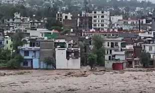 फ्लैश फ्लड के बाद प्रशासन सख्त फ्लैश फ्लड के बाद प्रशासन सख्त