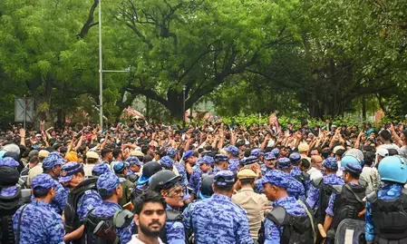 CJP प्रोटेस्ट हिंसा: घायल ACP विवेक भगत का मेडिकल बुलेटिन जारी, शरीर पर कई गंभीर चोटों की पुष्टि CJP प्रोटेस्ट हिंसा: घायल ACP विवेक भगत का मेडिकल बुलेटिन जारी, शरीर पर कई गंभीर चोटों की पुष्टि