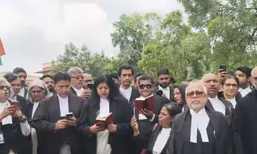 छात्रों के प्रदर्शन को सुप्रीम कोर्ट के वकीलों का मिला समर्थन छात्रों के प्रदर्शन को सुप्रीम कोर्ट के वकीलों का मिला समर्थन