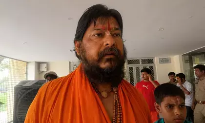 प्रधानमंत्री मोदी को सत्ता से हटाने के लिए षड्यंत्र रचा जा रहा, विपक्ष पर संतों का पलटवार प्रधानमंत्री मोदी को सत्ता से हटाने के लिए षड्यंत्र रचा जा रहा, विपक्ष पर संतों का पलटवार