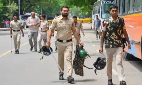 गृह मंत्रालय ने जंतर-मंतर के पास मोबाइल इंटरनेट सेवाएं बंद करने का आदेश दिया गृह मंत्रालय ने जंतर-मंतर के पास मोबाइल इंटरनेट सेवाएं बंद करने का आदेश दिया