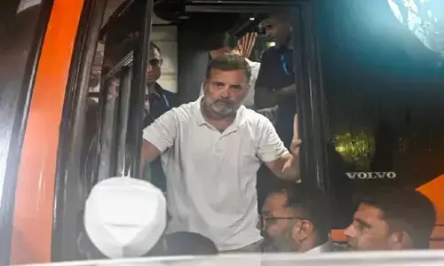 राहुल गांधी ने गांधी स्मृति तक मार्च किया, नीट छात्रों के लिए न्याय की मांग की