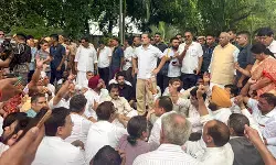 पीएम आवास के बाहर राहुल गांधी के धरने पर सीजेआई को वकीलों का पत्र, सुप्रीम कोर्ट से स्वतः संज्ञान लेने की मांग