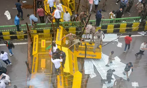 दिल्ली पुलिस की सख्त ट्रैफिक एडवाइजरी : प्रतिबंधित क्षेत्रों में यात्रा से बचें दिल्ली पुलिस की सख्त ट्रैफिक एडवाइजरी : प्रतिबंधित क्षेत्रों में यात्रा से बचें