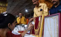 बुलियन मार्केट अपडेट: सोने में ₹2,000 से ज्यादा की छलांग, चांदी ₹2.2 लाख प्रति किग्रा के पार; जानें आज के ताजा भाव बुलियन मार्केट अपडेट: सोने में ₹2,000 से ज्यादा की छलांग, चांदी ₹2.2 लाख प्रति किग्रा के पार; जानें आज के ताजा भाव