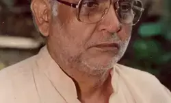 सेट पर चाय परोसने से लेकर मशहूर फिल्म निर्देशक बनने तक, किसी फिल्मी स्क्रिप्ट से कम नहीं बीआर इशारा की कहानी सेट पर चाय परोसने से लेकर मशहूर फिल्म निर्देशक बनने तक, किसी फिल्मी स्क्रिप्ट से कम नहीं बीआर इशारा की कहानी