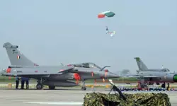 कारगिल युद्ध से ऑपरेशन सिंदूर तक, भारत की आतंकवाद के खिलाफ रणनीति अधिक सक्रिय, सटीक और निर्णायक कारगिल युद्ध से ऑपरेशन सिंदूर तक, भारत की आतंकवाद के खिलाफ रणनीति अधिक सक्रिय, सटीक और निर्णायक