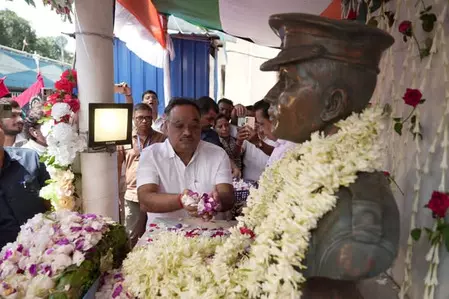 बंगाल भाजपा अध्यक्ष ने राज्य में ‘कश्मीर मांगे आजादी’ के नारे लगाने वालों को कड़ी चेतावनी दी बंगाल भाजपा अध्यक्ष ने राज्य में ‘कश्मीर मांगे आजादी’ के नारे लगाने वालों को कड़ी चेतावनी दी