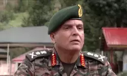 कारगिल विजय दिवस: सेना प्रमुख जनरल धीरज सेठ ने द्रास में शहीदों को दी श्रद्धांजलि; बोले— भारतीय योद्धाओं के साहस और बलिदान का कोई मुकाबला नहीं कारगिल विजय दिवस: सेना प्रमुख जनरल धीरज सेठ ने द्रास में शहीदों को दी श्रद्धांजलि; बोले— भारतीय योद्धाओं के साहस और बलिदान का कोई मुकाबला नहीं