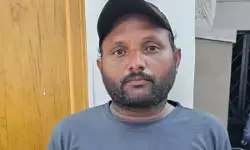 गुजरात: वलसाड में चावल के छिलके के नीचे छिपाई गई 14.2 लाख रुपए की शराब जब्त