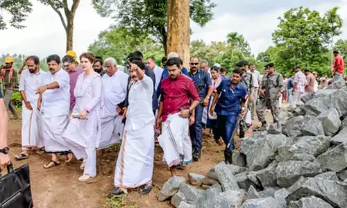 वायनाड: प्रियंका गांधी वाड्रा ने भूस्खलन वाली जगह का लिया जायजा, बोलीं- सरकार हर जरूरी मदद देगी