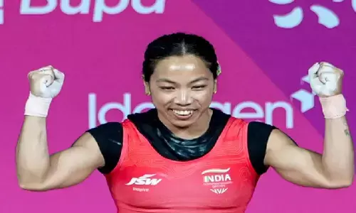 कॉमनवेल्थ गेम्स 2026: मीराबाई चानू का गोल्डन हैट्रिक, रिकॉर्ड प्रदर्शन के साथ भारत को दिलाया पहला स्वर्ण पदक कॉमनवेल्थ गेम्स 2026: मीराबाई चानू का गोल्डन हैट्रिक, रिकॉर्ड प्रदर्शन के साथ भारत को दिलाया पहला स्वर्ण पदक