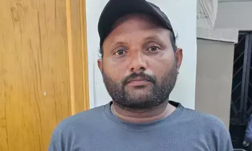 गुजरात: वलसाड में चावल के छिलके के नीचे छिपाई गई 14.2 लाख रुपए की शराब जब्त