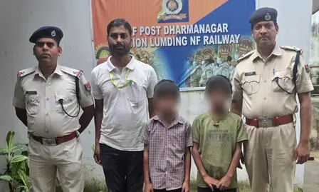 एनएफआर की आरपीएफ ने बच्चों समेत कमजोर यात्रियों को बचाया, समय पर दी सहायता एनएफआर की आरपीएफ ने बच्चों समेत कमजोर यात्रियों को बचाया, समय पर दी सहायता