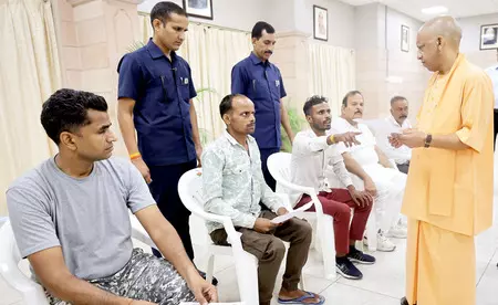 मुख्यमंत्री योगी का फरियादियों को भरोसा: परेशान न हों, हर समस्या का होगा निष्पक्ष समाधान; अधिकारियों को कड़े निर्देश मुख्यमंत्री योगी का फरियादियों को भरोसा: परेशान न हों, हर समस्या का होगा निष्पक्ष समाधान; अधिकारियों को कड़े निर्देश