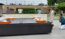 अस्पताल से छुट्टी के बाद सोनम वांगचुक राजघाट पहुंचकर महात्मा गांधी को दी श्रद्धांजलि, बोले- आज भी सबसे प्रासंगिक है बापू का अहिंसा का मार्ग अस्पताल से छुट्टी के बाद सोनम वांगचुक राजघाट पहुंचकर महात्मा गांधी को दी श्रद्धांजलि, बोले- आज भी सबसे प्रासंगिक है बापू का अहिंसा का मार्ग