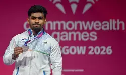 कॉमनवेल्थ गेम्स में रजत जीतने वाले राजा मुथुपंडी को तमिलनाडु सरकार का तोहफा, सीएम विजय ने 30 लाख के नकद इनाम का किया ऐलान