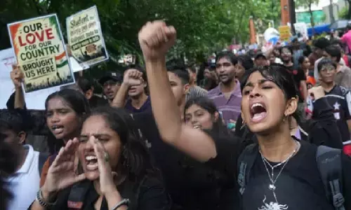 पीएम मोदी पर आपत्तिजनक पोस्ट को लेकर दिल्ली पुलिस सख्त, सोशल मीडिया प्लेटफॉर्म्स को भेजा नोटिस पीएम मोदी पर आपत्तिजनक पोस्ट को लेकर दिल्ली पुलिस सख्त, सोशल मीडिया प्लेटफॉर्म्स को भेजा नोटिस