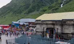 उत्तराखंड: ऑरेंज अलर्ट के बीच रुद्रप्रयाग में थमी बारिश, केदारनाथ धाम में श्रद्धालु कर रहे दर्शन उत्तराखंड: ऑरेंज अलर्ट के बीच रुद्रप्रयाग में थमी बारिश, केदारनाथ धाम में श्रद्धालु कर रहे दर्शन